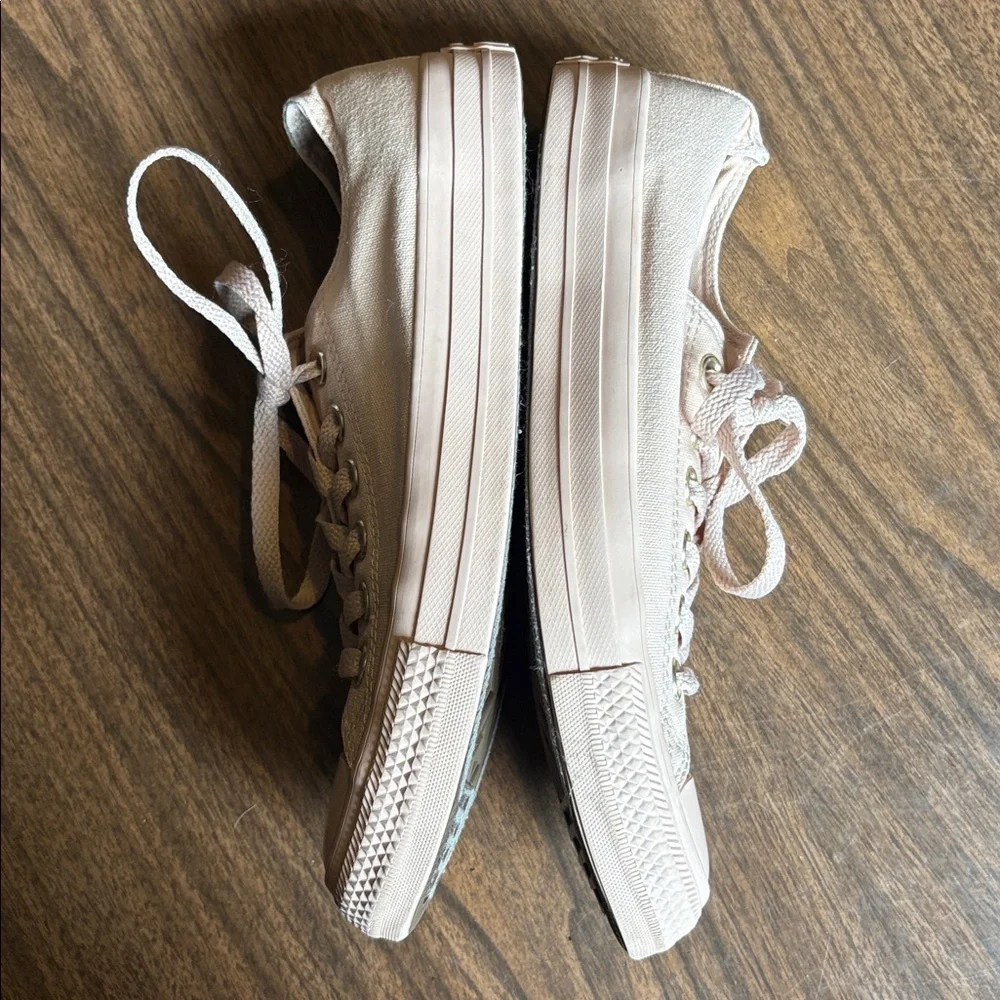 Converse Size 7.5 Pale Pink Low Top Sneakers Shoes